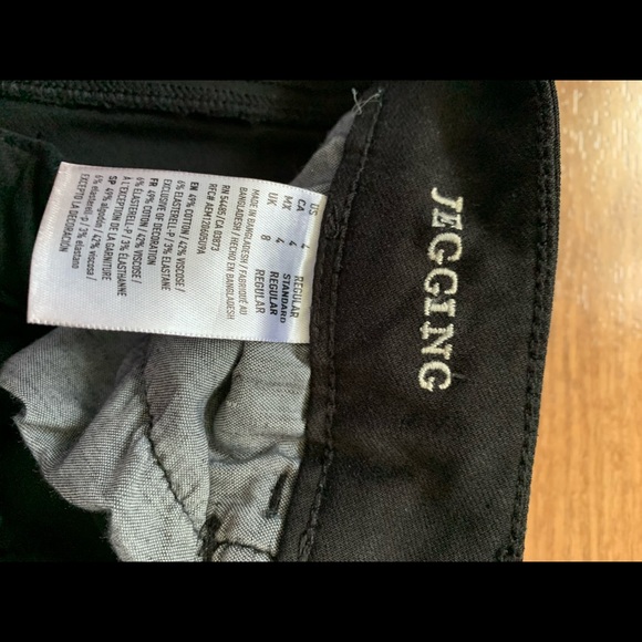 American Eagle Black Ripped Jeans - Picture 2 of 4